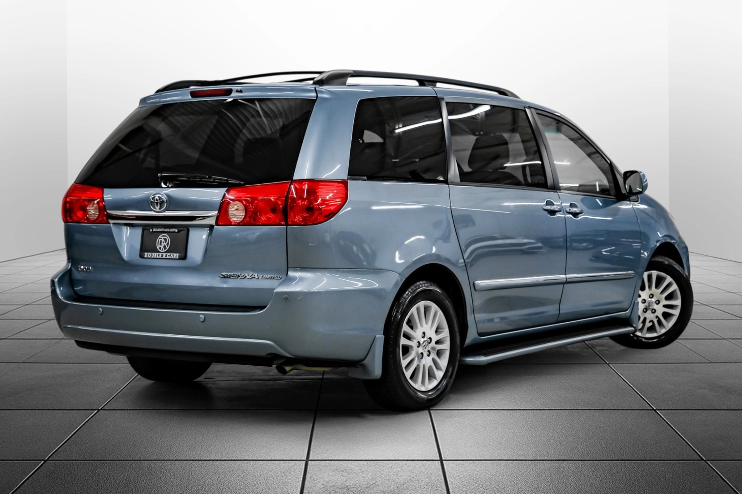 Used 2010 Toyota Sienna XLE Limited FWD image 9