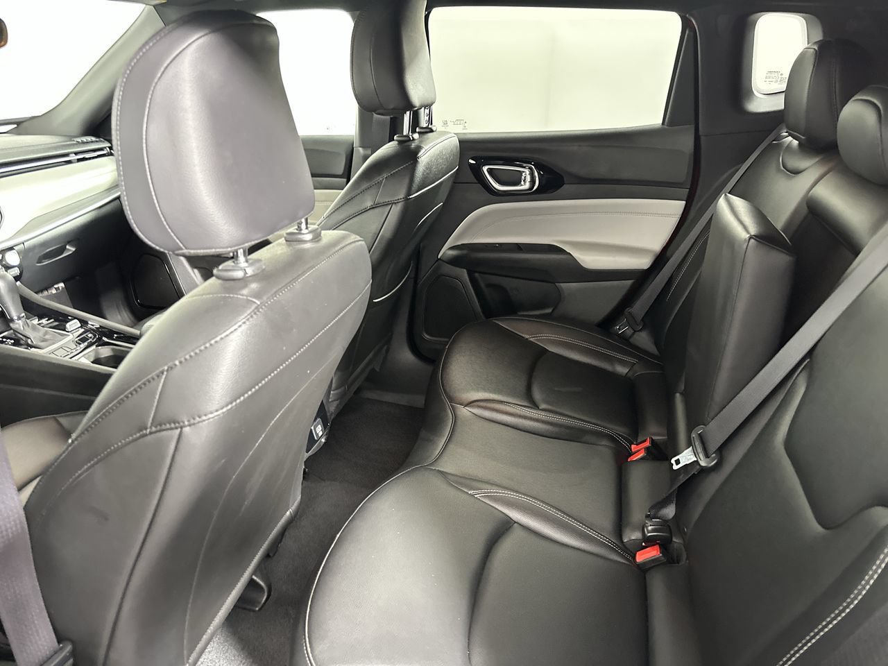 Used 2025 Jeep Compass Limited AWD/4WD image 14