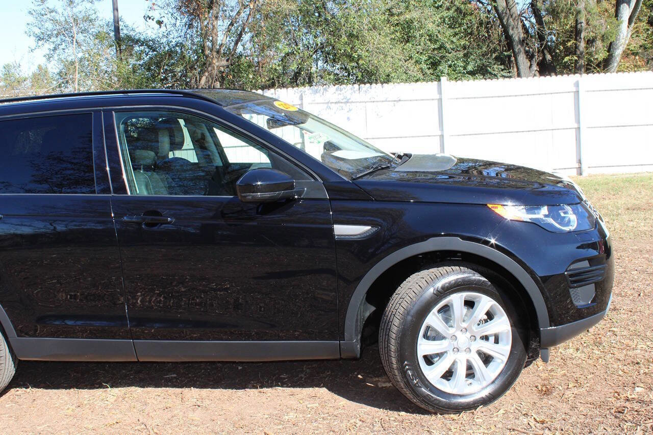 Used 2018 Land Rover Discovery Sport SE image 4