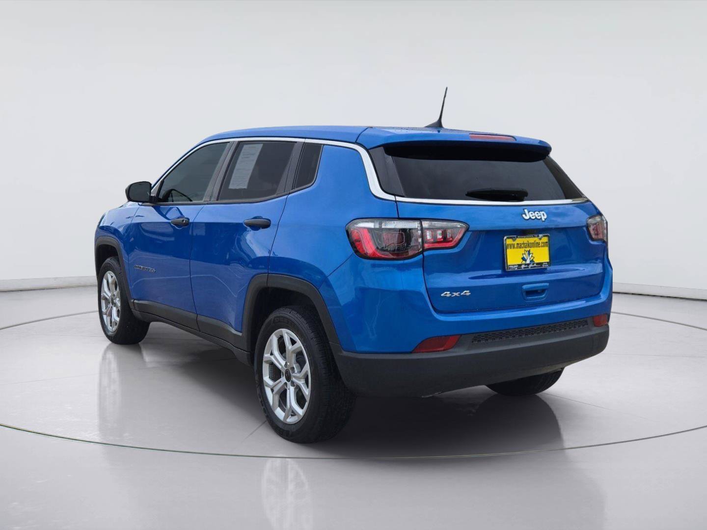 Used 2025 Jeep Compass Sport AWD/4WD image 3