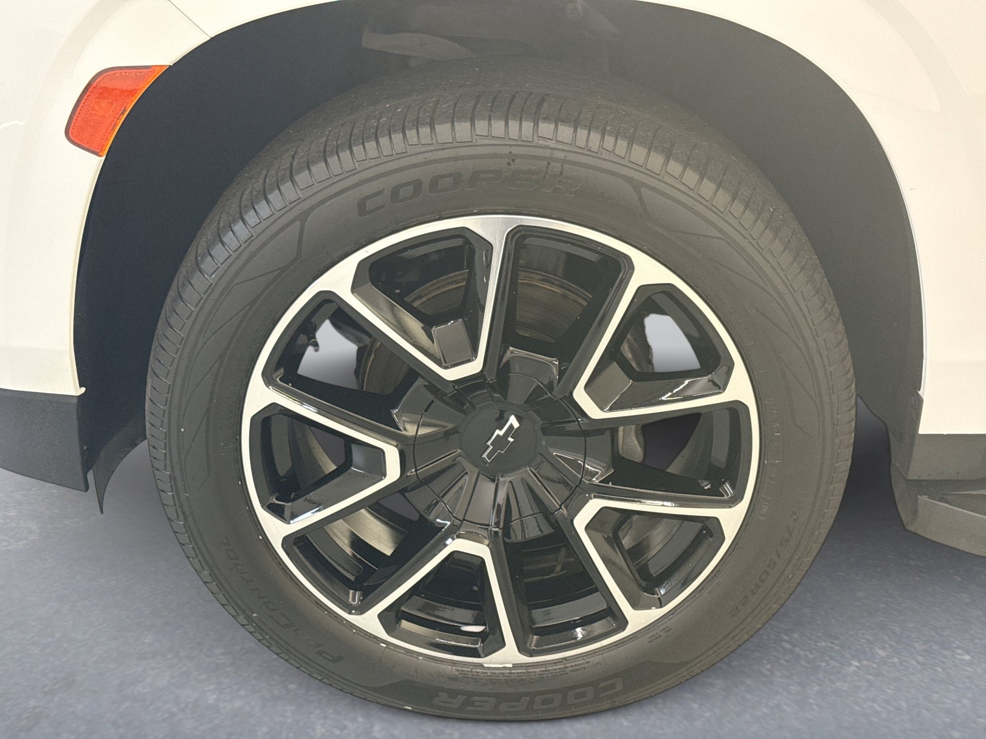 Used 2023 Chevrolet Tahoe RST AWD/4WD image 26