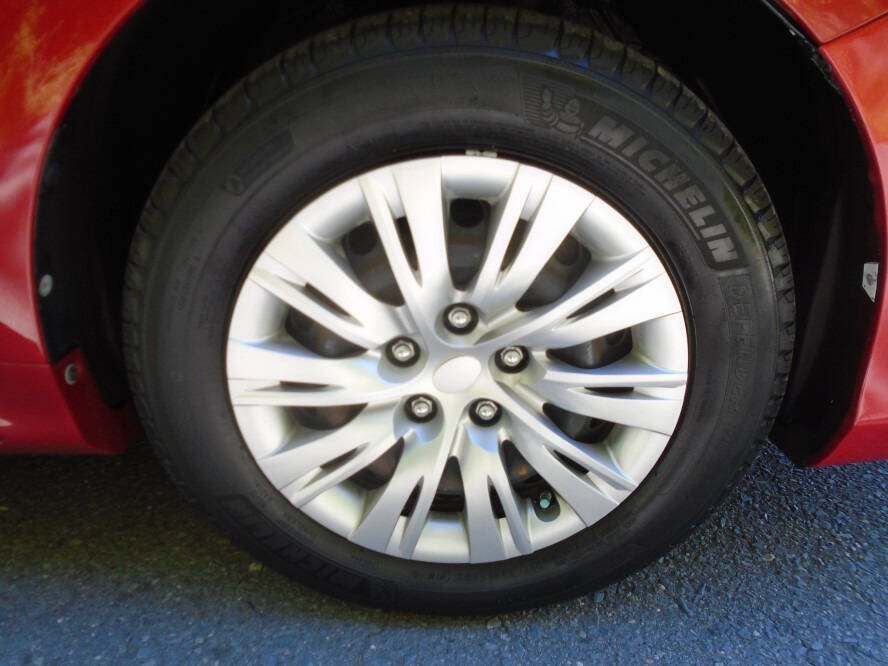 Used 2012 Toyota Camry LE FWD image 31