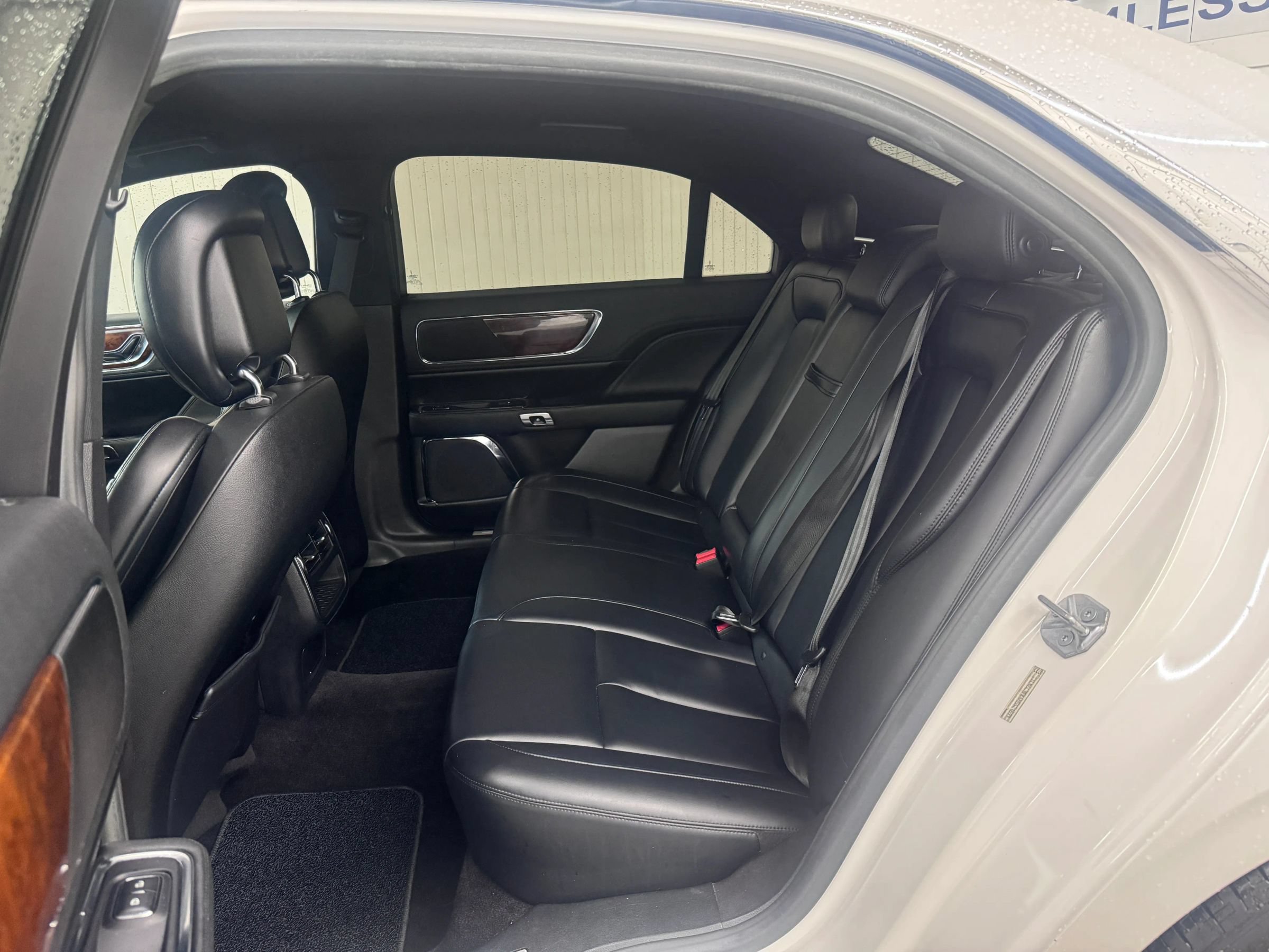Used 2017 Lincoln Continental Premiere FWD image 12