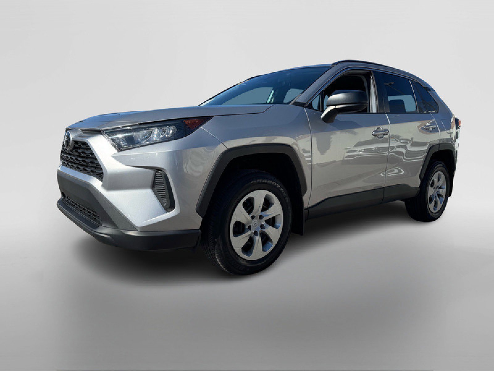 Used 2021 Toyota RAV4 LE image 9