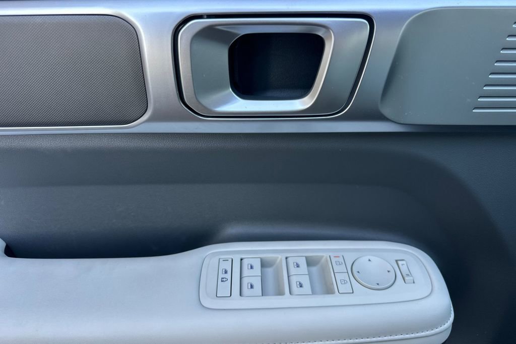 Used 2025 Hyundai Santa Fe SEL image 8