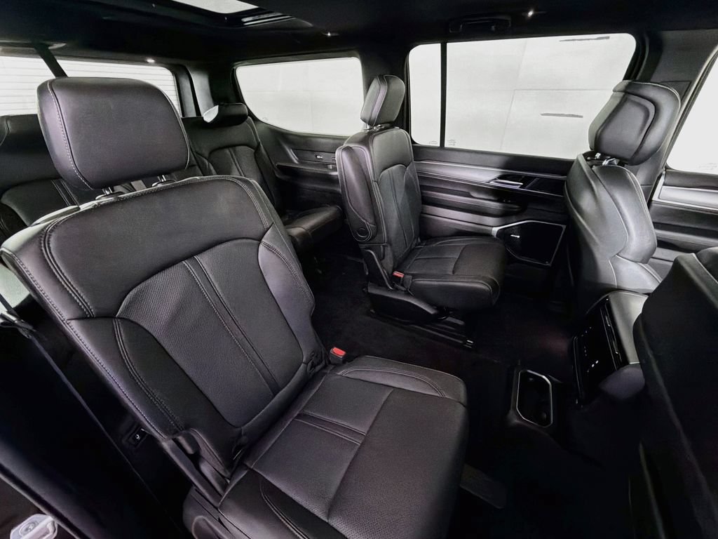 Used 2023 Jeep Wagoneer Series II AWD/4WD image 30