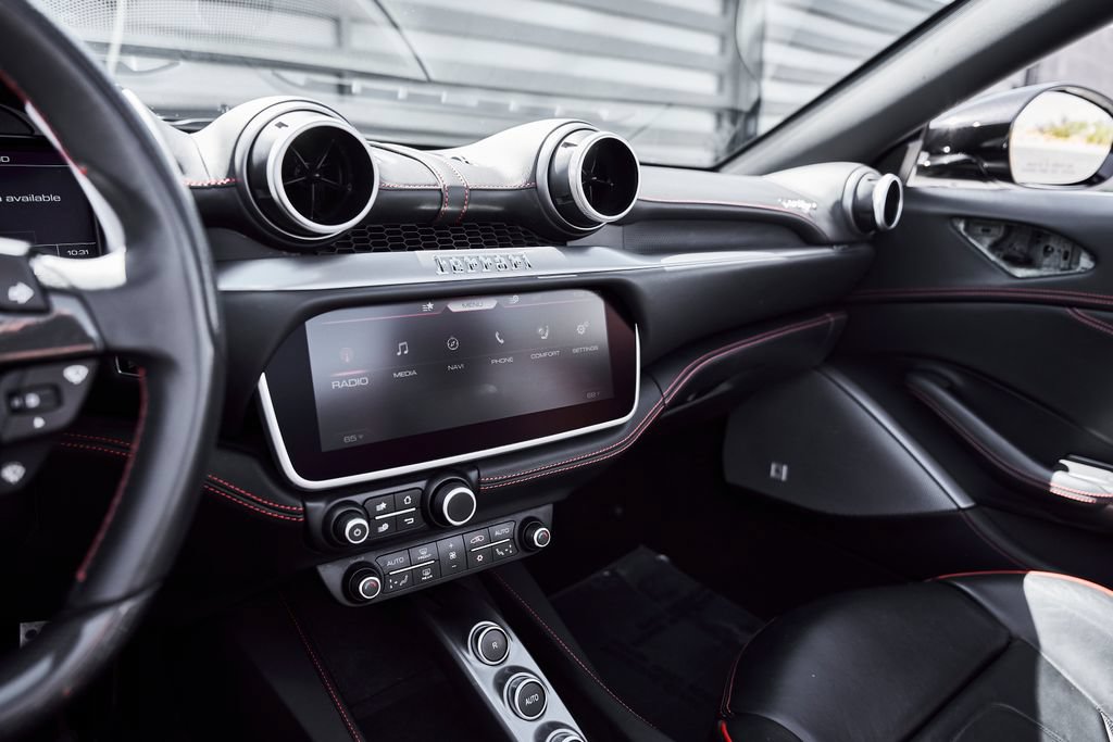 Used 2020 Ferrari Portofino RWD image 61