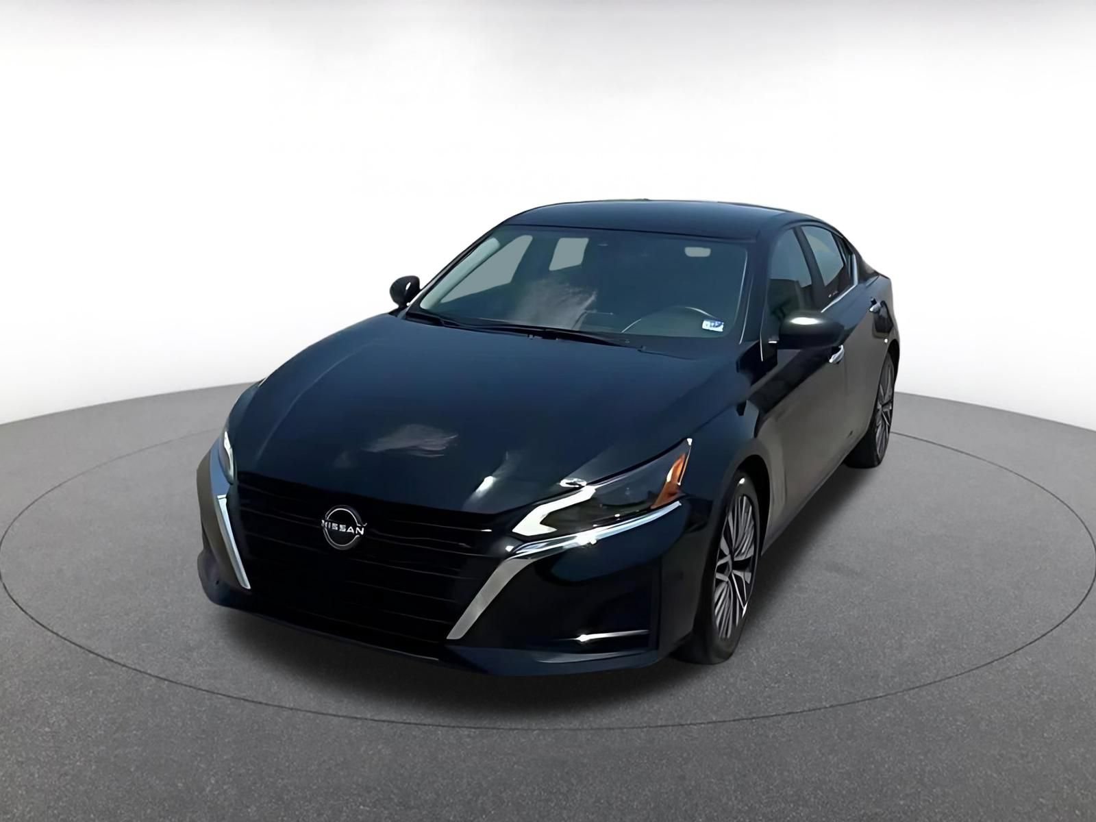 Used 2025 Nissan Altima 2.5 SV FWD image 7
