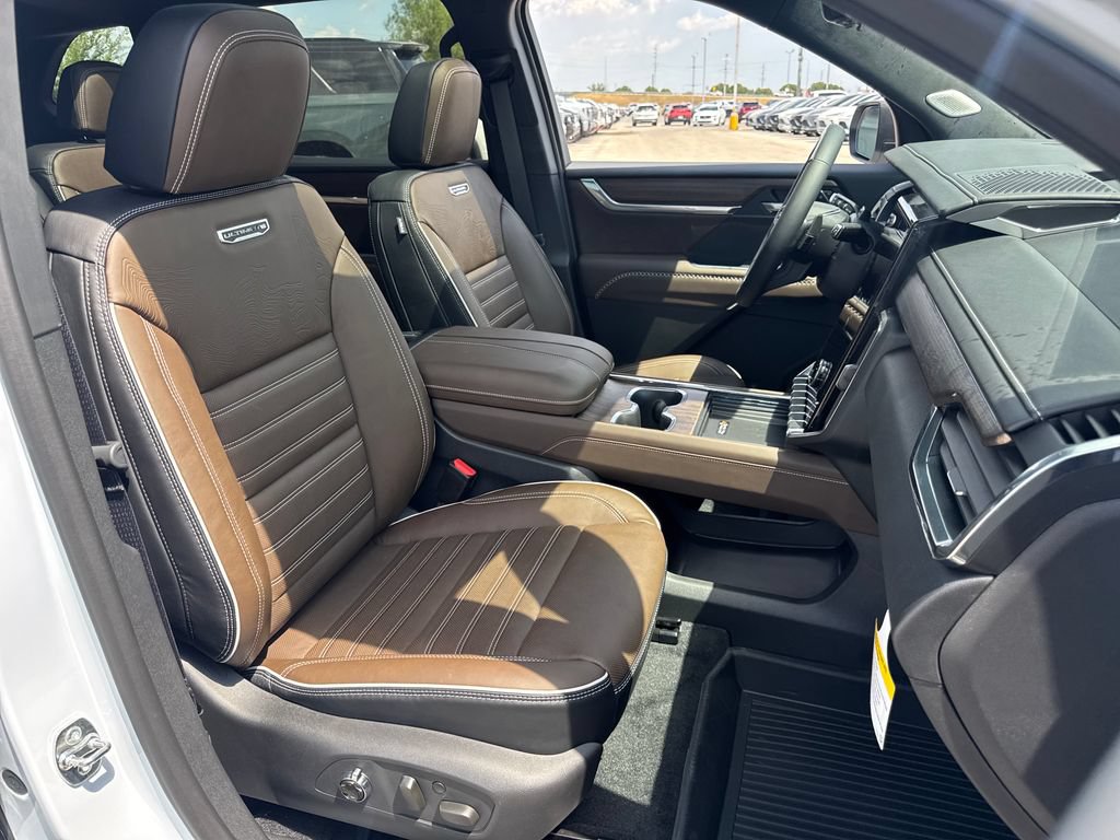 New 2027 GMC Acadia Denali Ultimate w/ LPO, Floor Liner Package FWD image 10