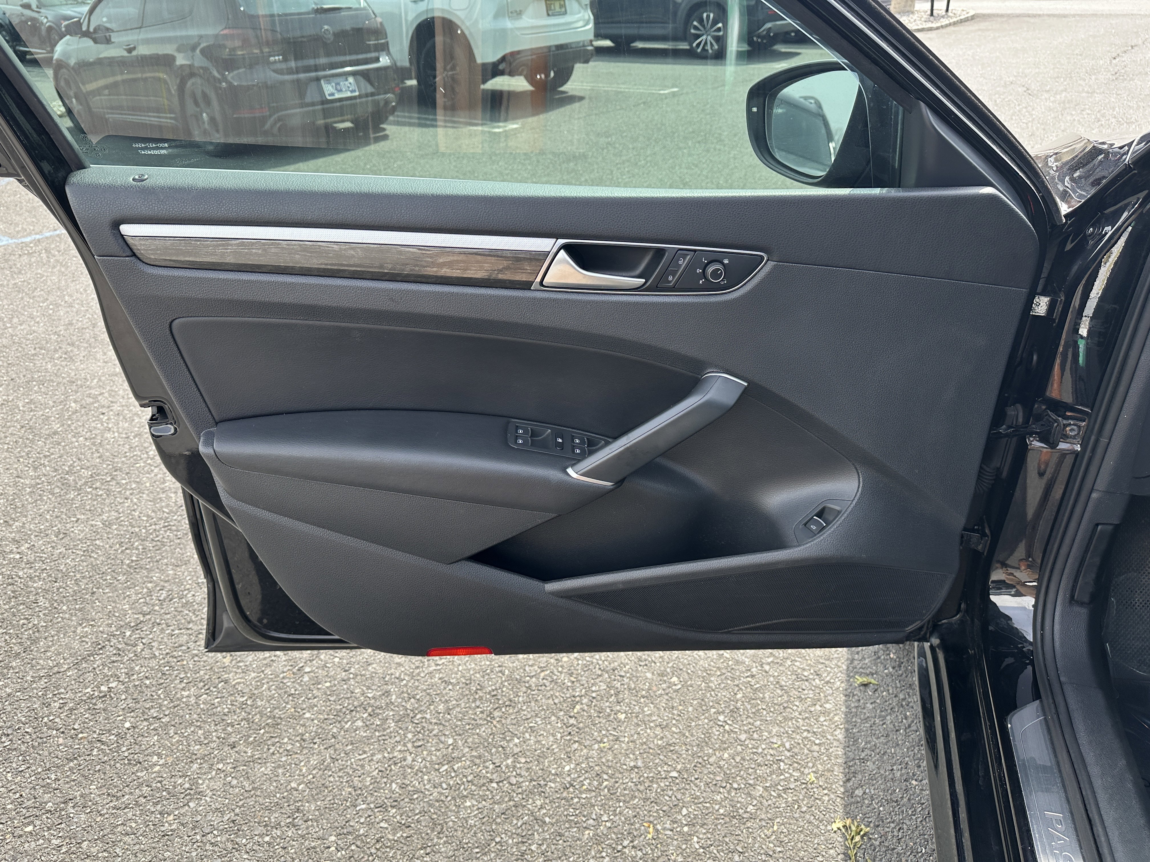 Used 2016 Volkswagen Passat 1.8T SEL Premium image 20