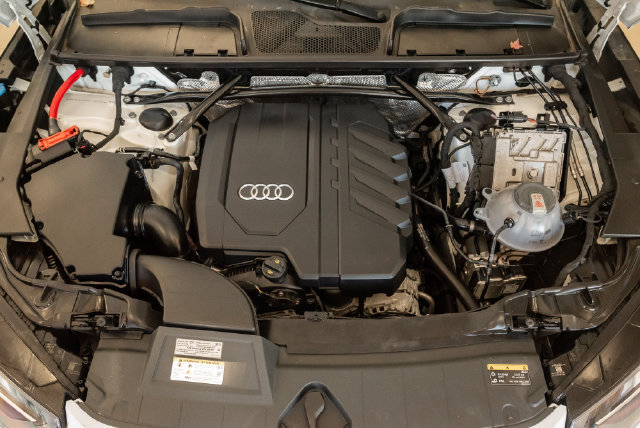Used 2023 Audi Q5 2.0T Premium w/ Convenience Package AWD/4WD image 3