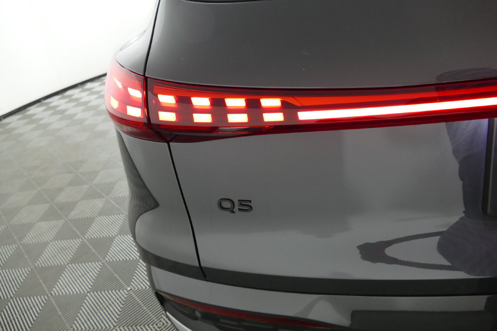 Certified 2025 Audi Q5 Premium w/ Convenience Package AWD/4WD image 33