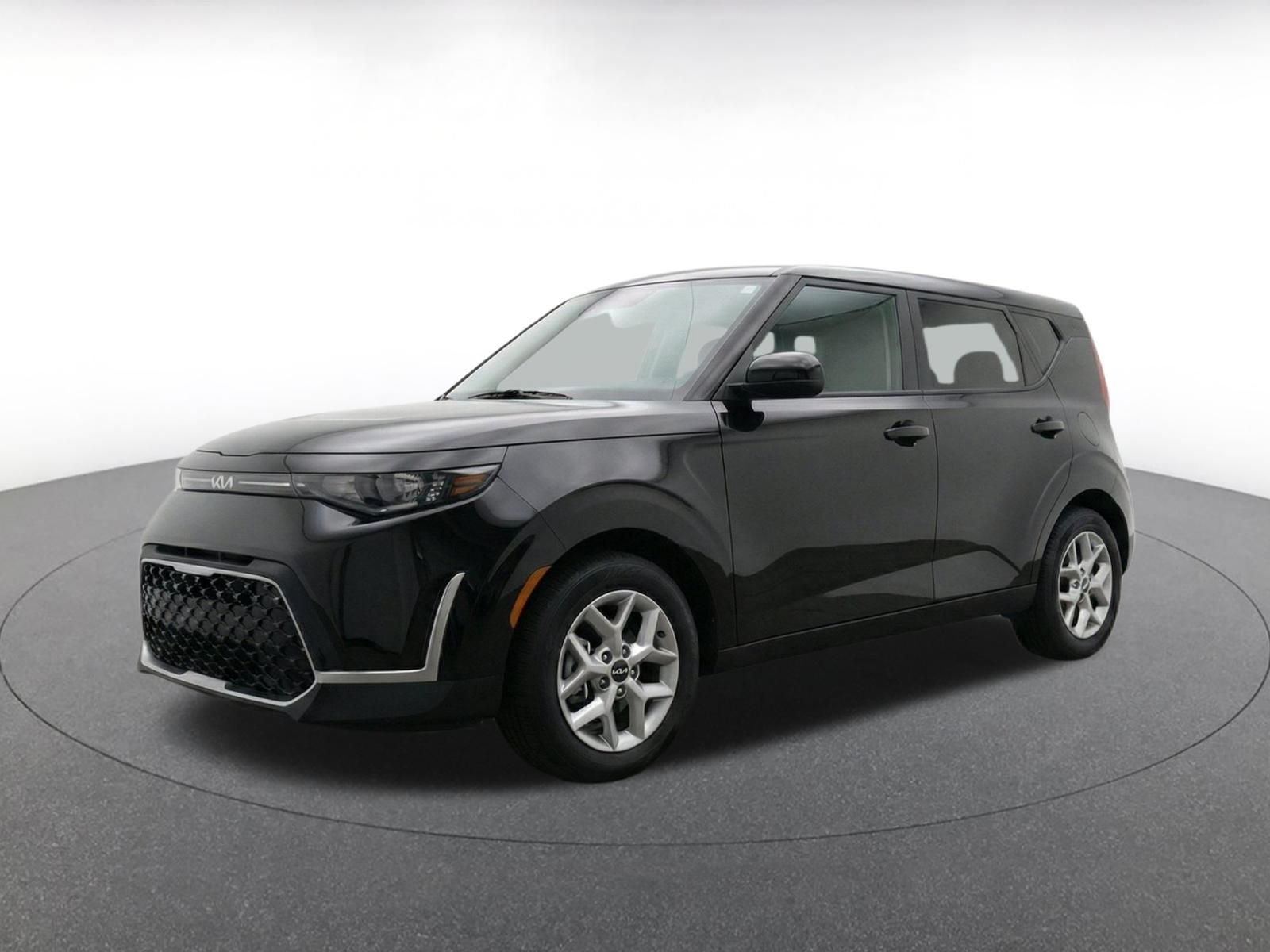 Used 2025 Kia Soul LX w/ LX Technology Package FWD image 3