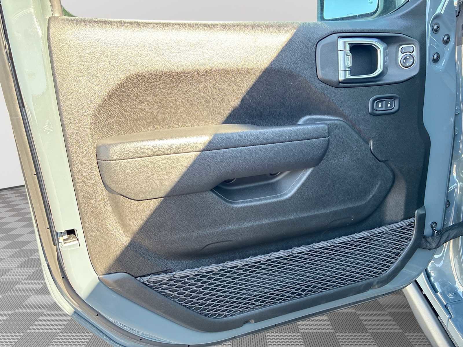 Used 2025 Jeep Wrangler Unlimited Rubicon 4xe w/ Safety Group image 21