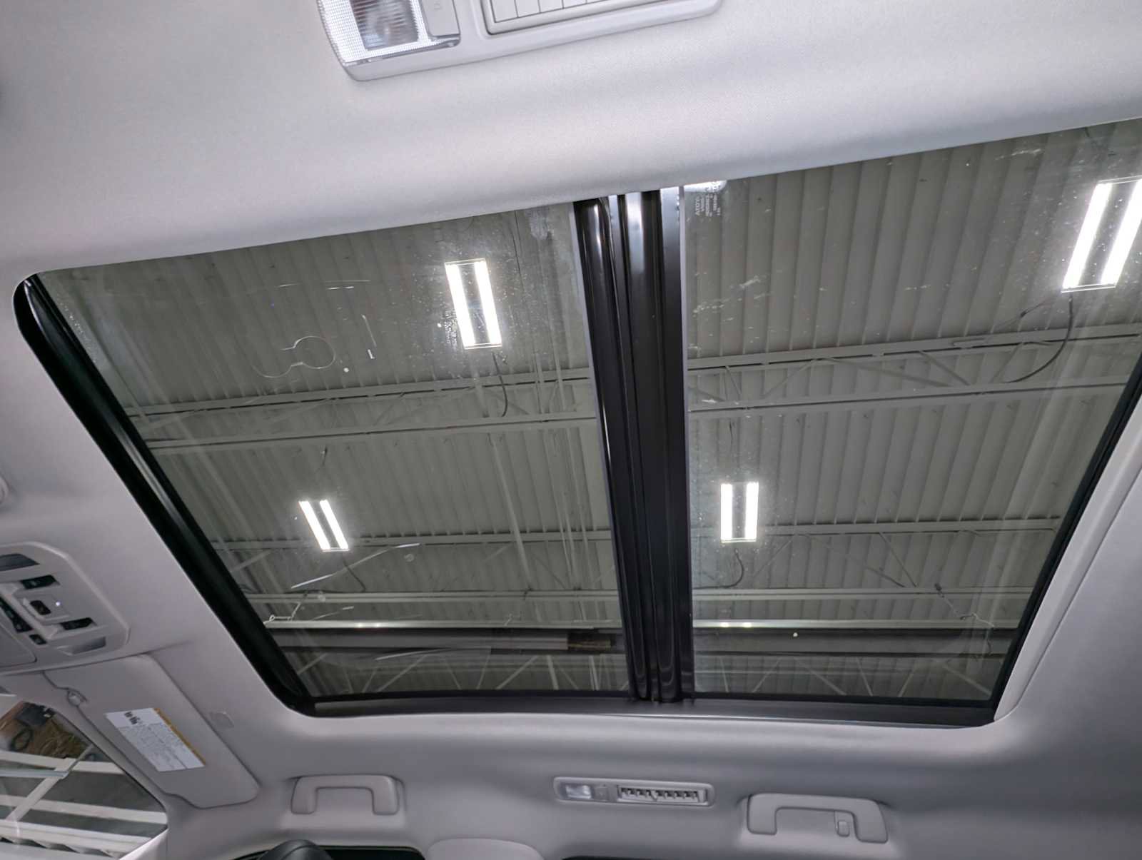 Used 2024 Toyota Highlander Platinum image 17