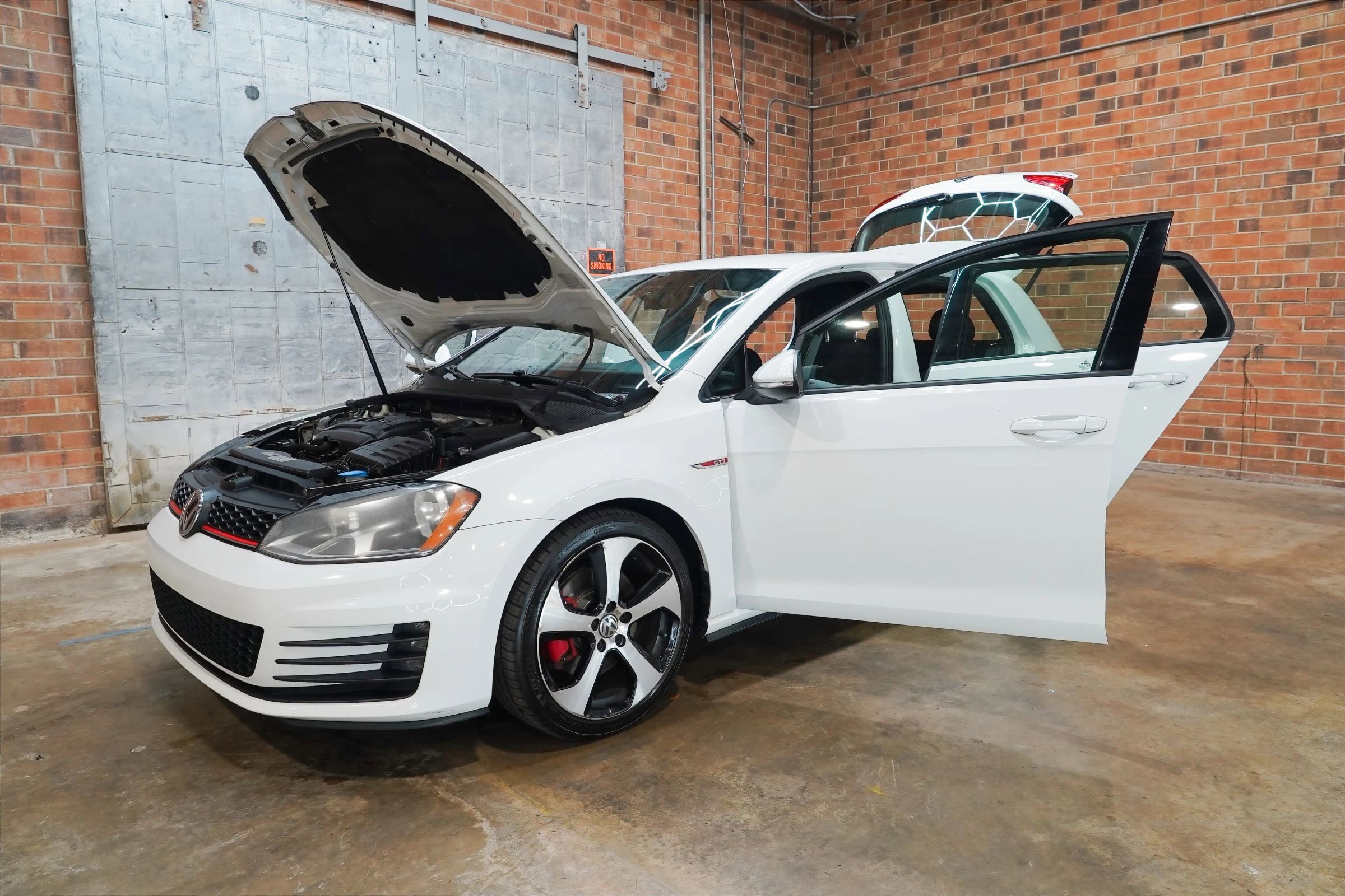 Used 2015 Volkswagen GTI S FWD image 26