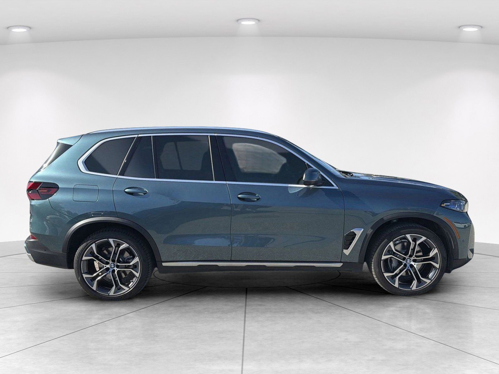 Certified 2024 BMW X5 sDrive40i w/ Premium Package RWD image 4