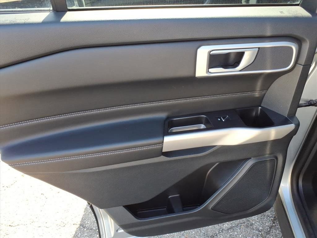 Used 2023 Ford Explorer XLT image 19