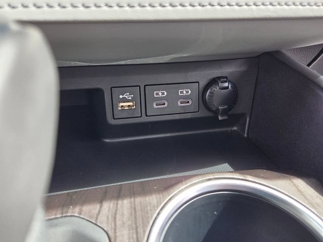 Used 2023 Toyota Highlander Platinum FWD image 24