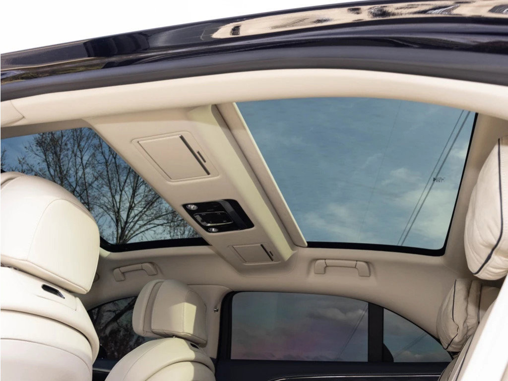 Certified 2022 Bentley Flying Spur W12 image 52