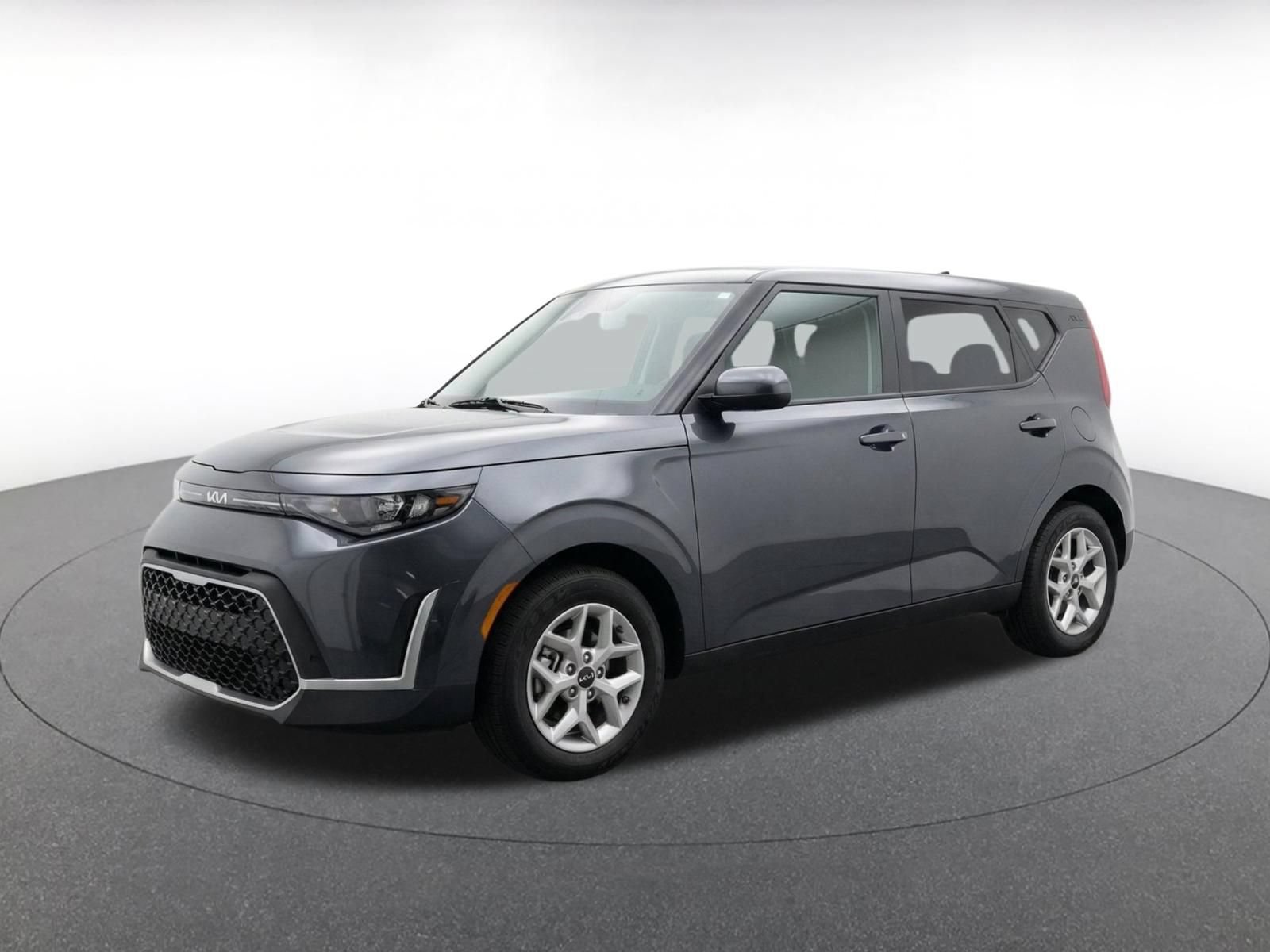 Used 2025 Kia Soul LX w/ LX Technology Package FWD image 3