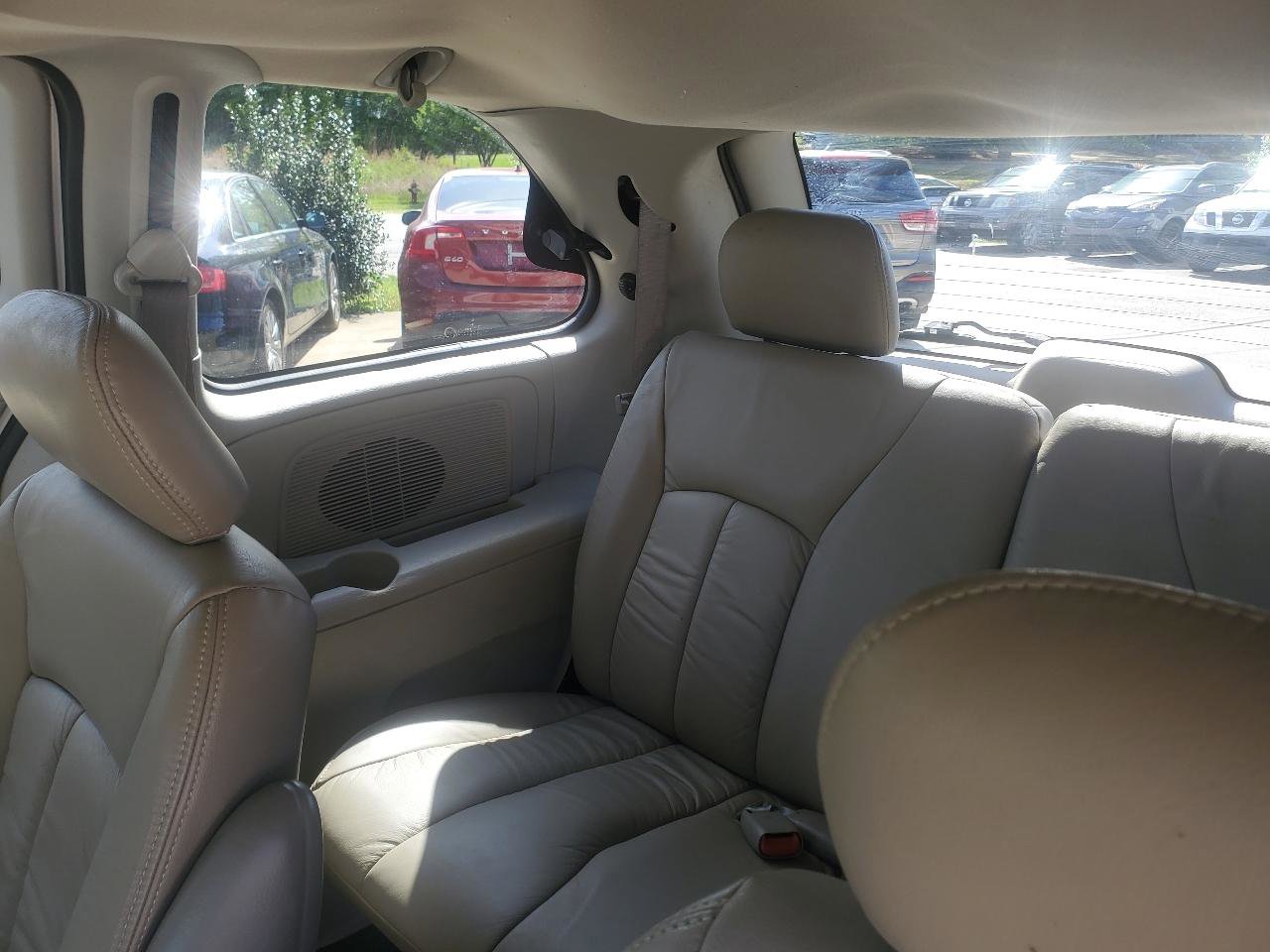 Used 2006 Chrysler Town & Country Limited w/ Popular Equipment Group I FWD image 14