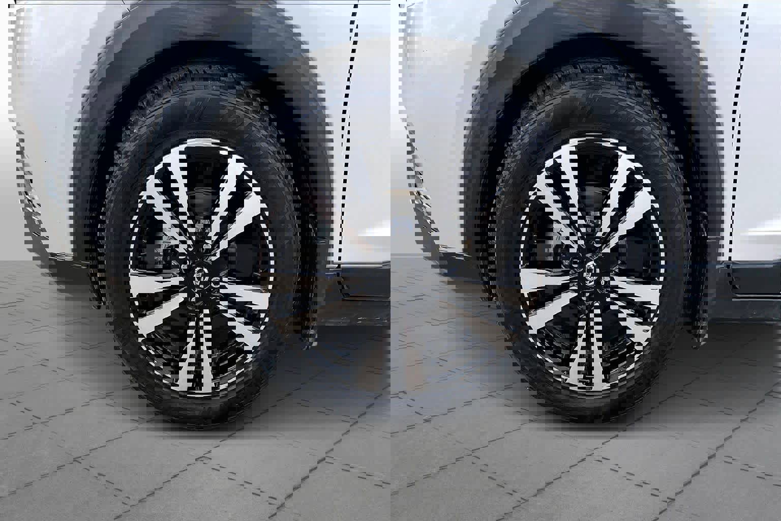 Used 2019 Nissan Kicks SR w/ SR Premium Package image 10