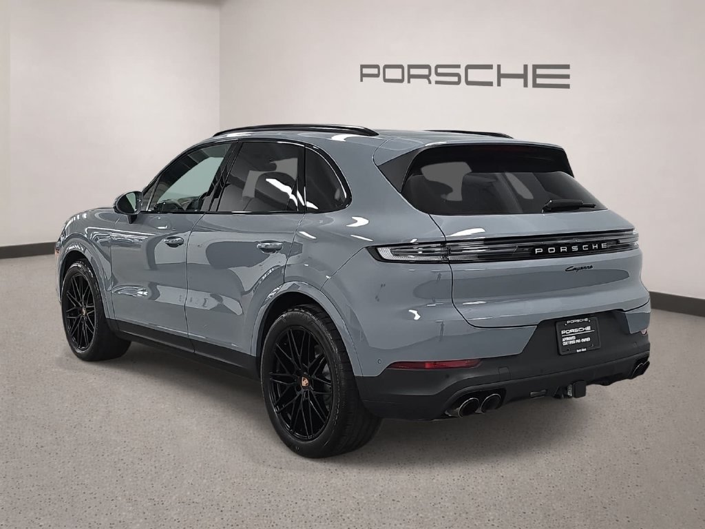 Certified 2026 Porsche Cayenne AWD/4WD image 3