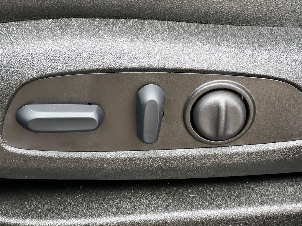 Certified 2024 GMC Terrain SLT w/ Infotainment Package II image 14