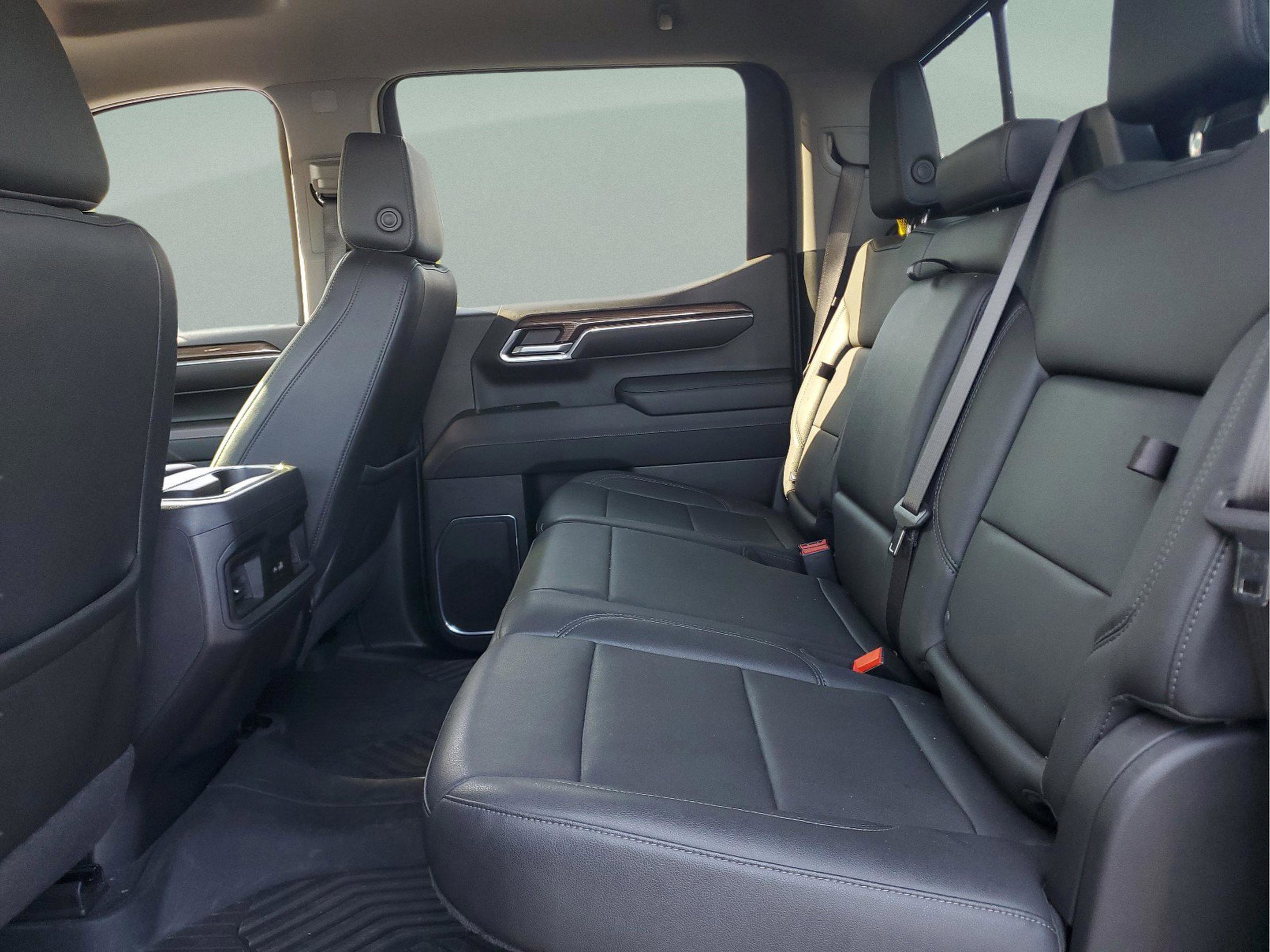 Used 2024 Chevrolet Silverado 1500 LT Trail Boss w/ Convenience Package II image 10