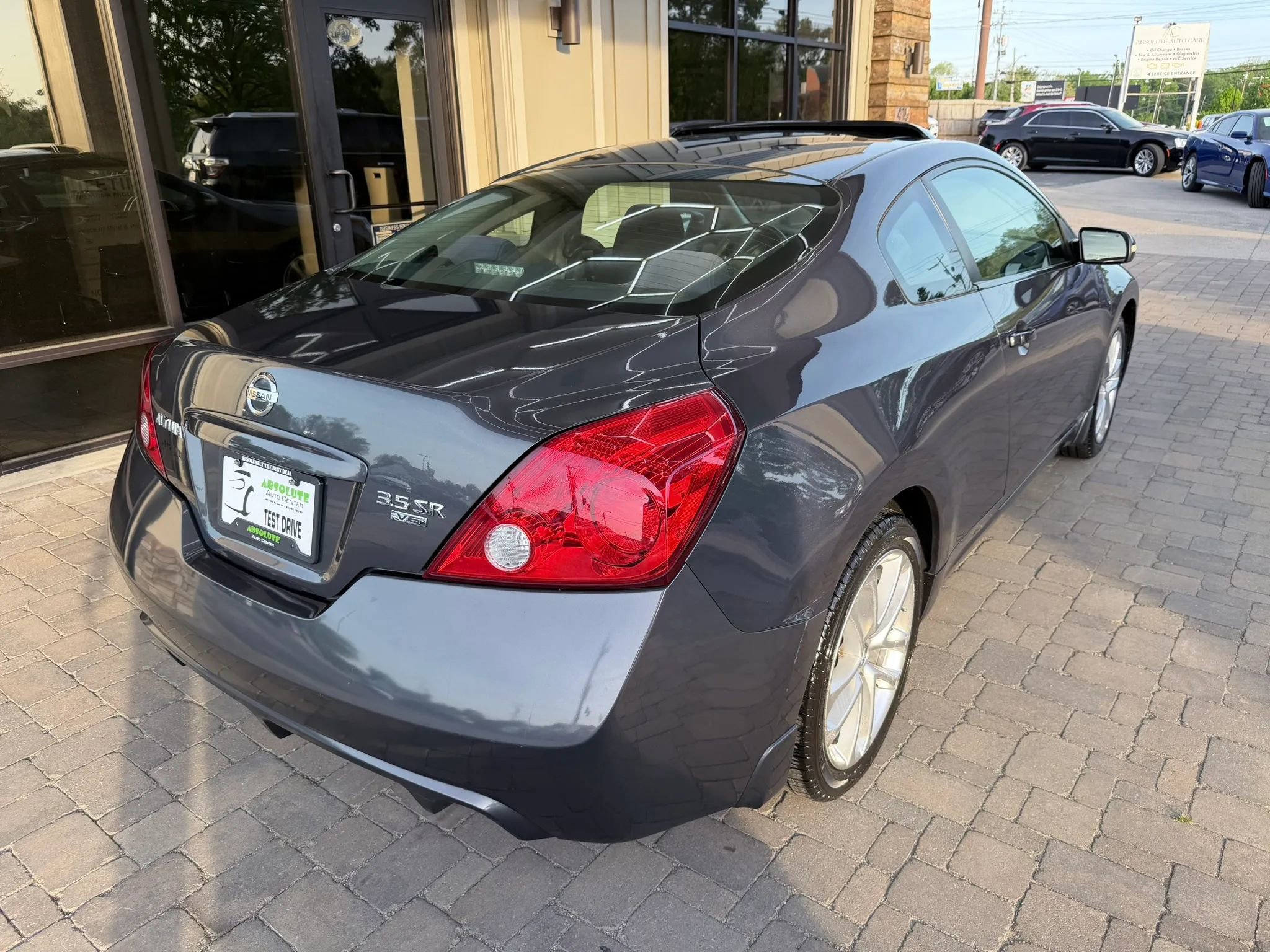 Used 2011 Nissan Altima 3.5 SR FWD image 29