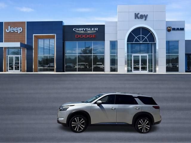 Used 2023 Nissan Pathfinder Platinum AWD/4WD image 4