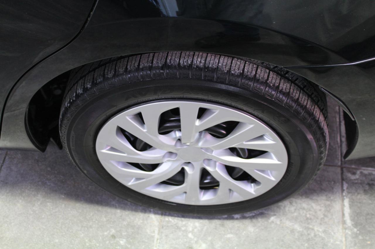 Used 2017 Toyota Corolla LE image 29