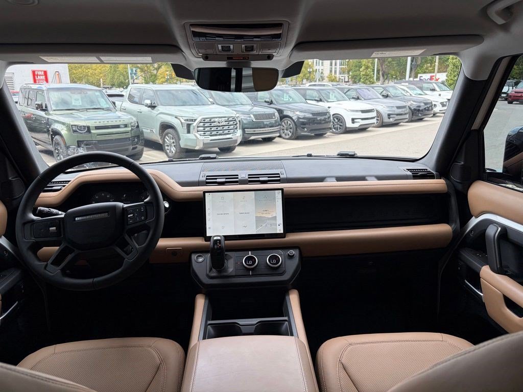 Used 2025 Land Rover Defender 110 X-Dynamic SE AWD/4WD image 22