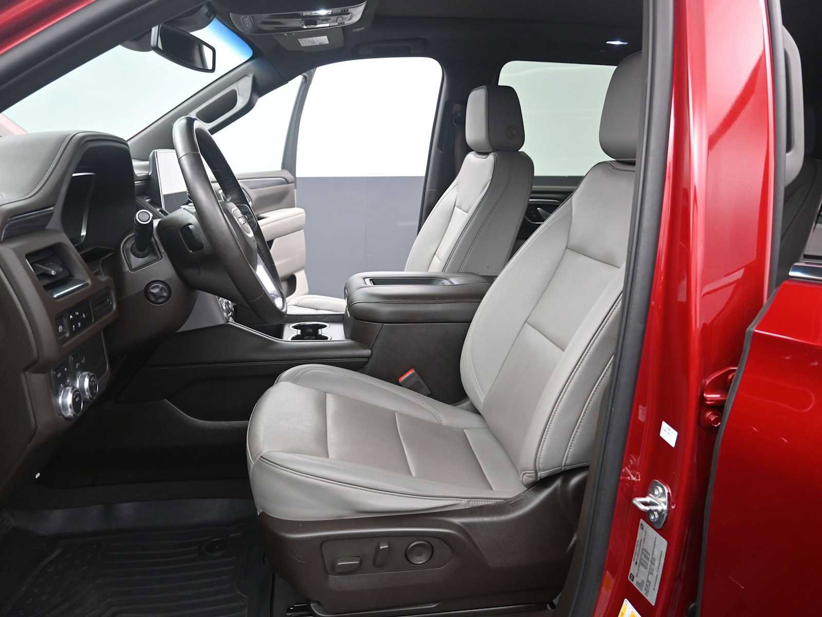 Used 2023 GMC Yukon XL SLT w/ SLT Premium Package image 12