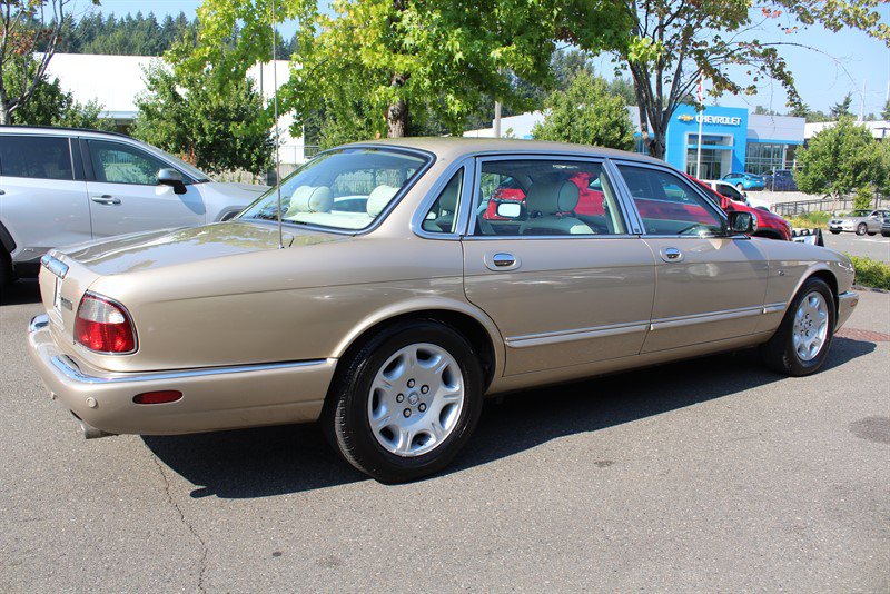 Used 2001 Jaguar XJ RWD image 5