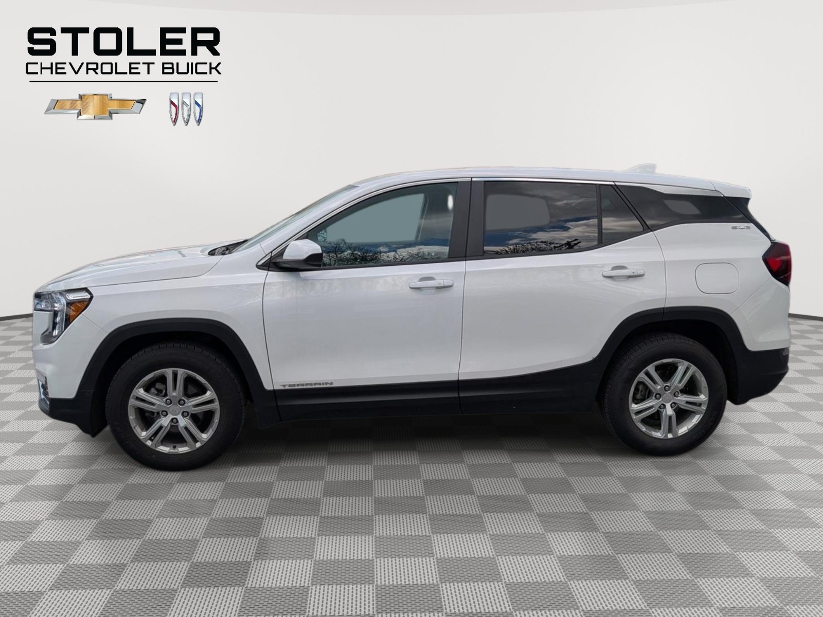 Used 2024 GMC Terrain SLE FWD image 2