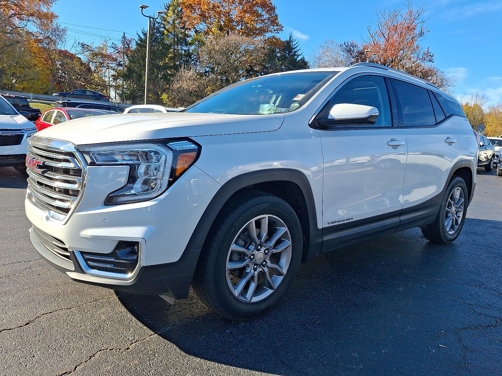 Used 2022 GMC Terrain SLT w/ Infotainment Package II image 3