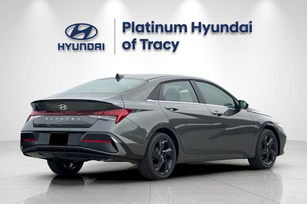 New 2026 Hyundai Elantra SEL Sport Premium FWD image 4