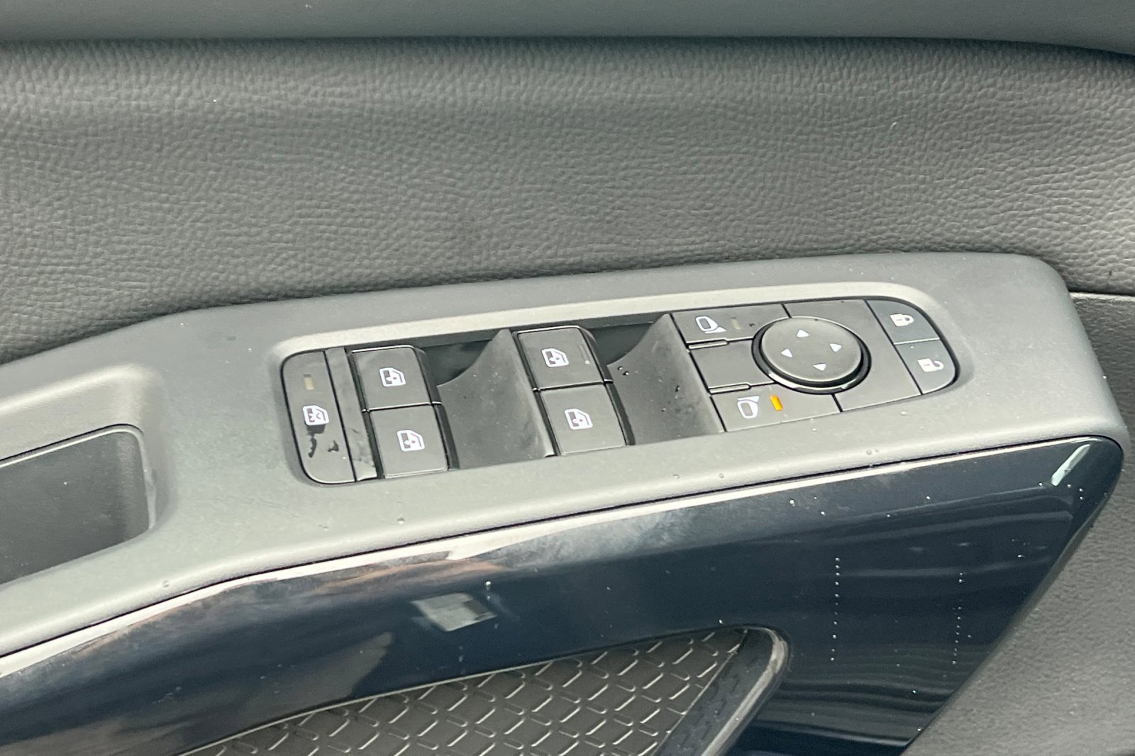 New 2025 Nissan Pathfinder SV image 13