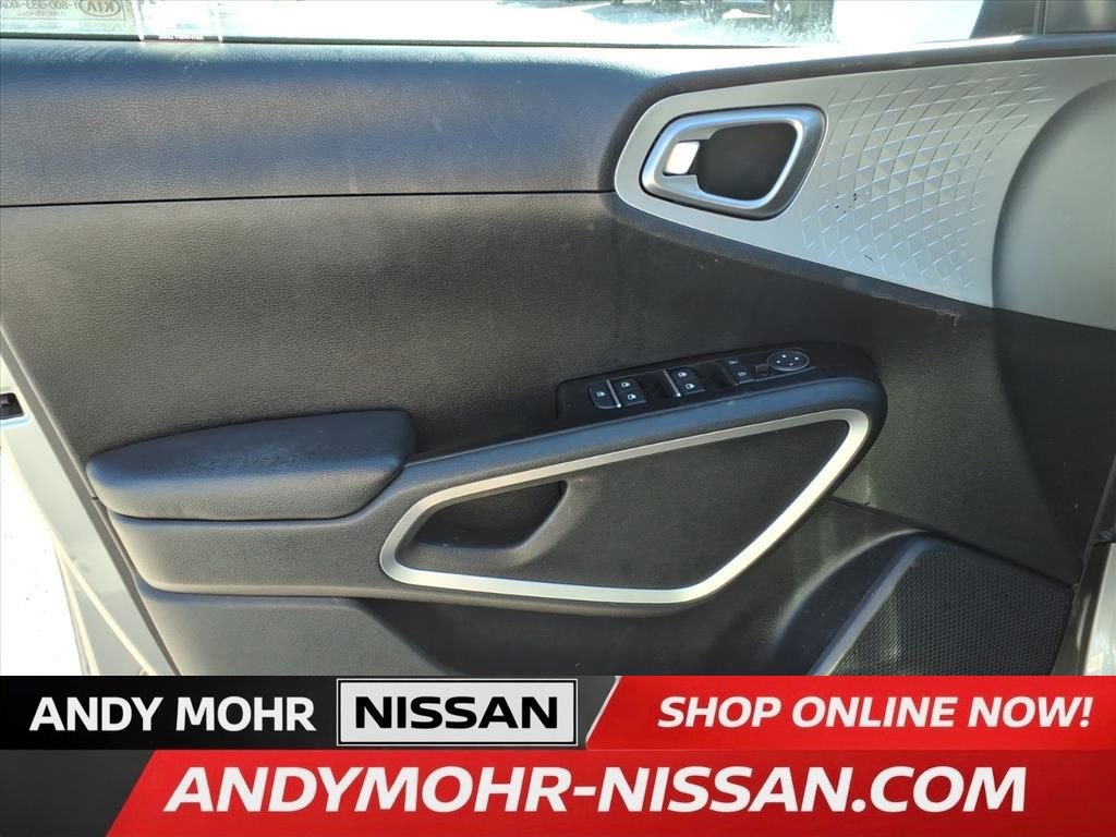 Used 2022 Kia Soul LX w/ Technology Package image 11
