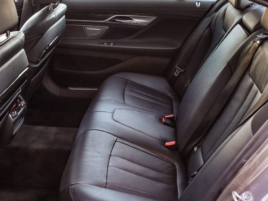 Used 2022 BMW 740i xDrive w/ M Sport Package AWD/4WD image 36