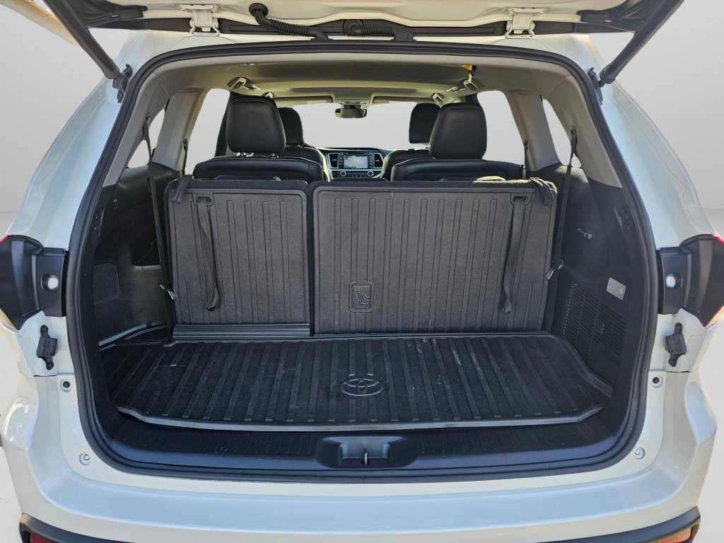 Used 2017 Toyota Highlander SE image 18