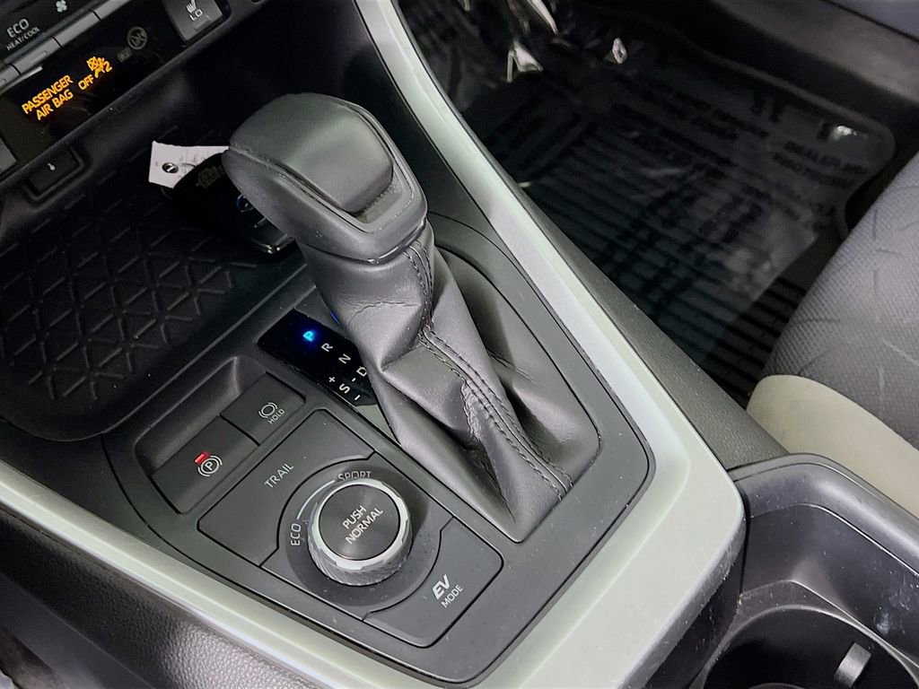 Used 2022 Toyota RAV4 XLE w/ Convenience Package image 16