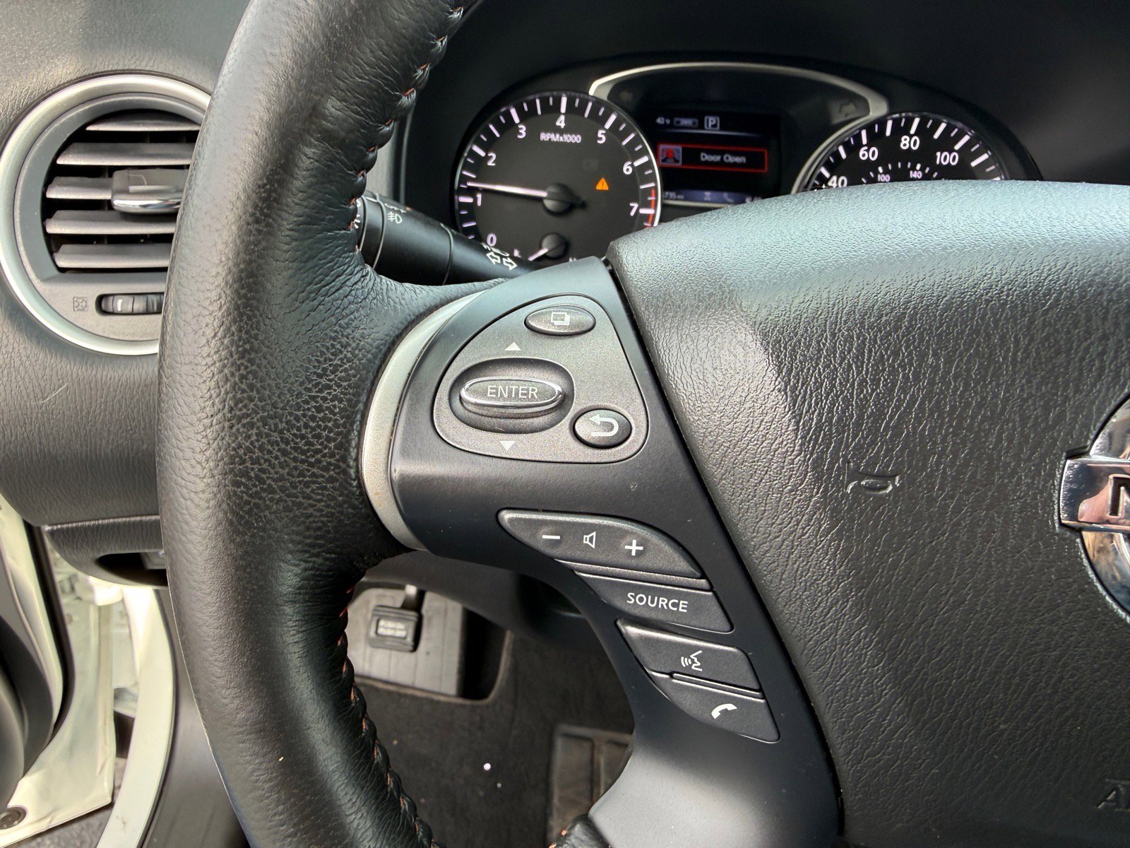 Used 2019 Nissan Pathfinder SL AWD/4WD image 40