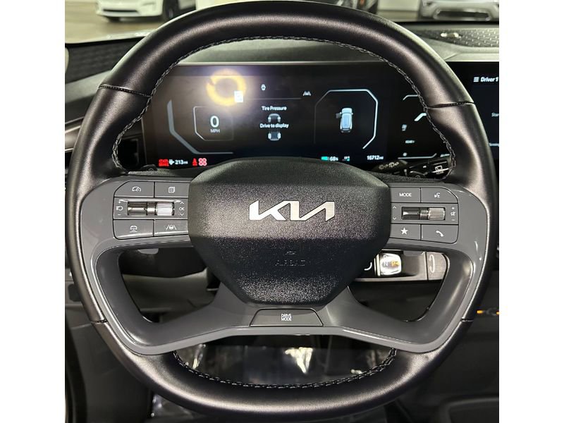 Used 2024 Kia EV9 Light Long Range RWD image 26