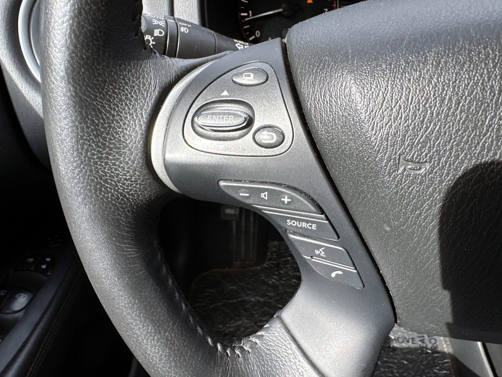 Used 2020 Nissan Pathfinder SV image 24