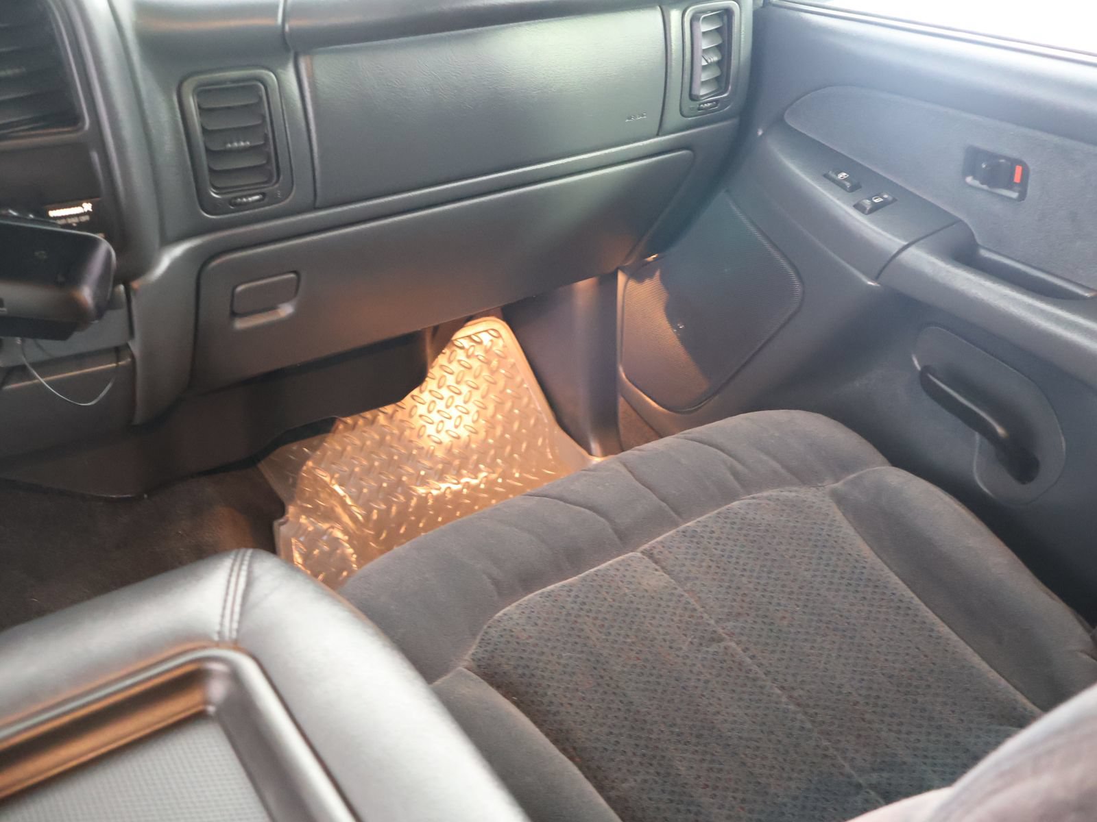 Used 2002 Chevrolet Silverado 2500 LS w/ Electrical Convenience Pkg AWD/4WD image 25