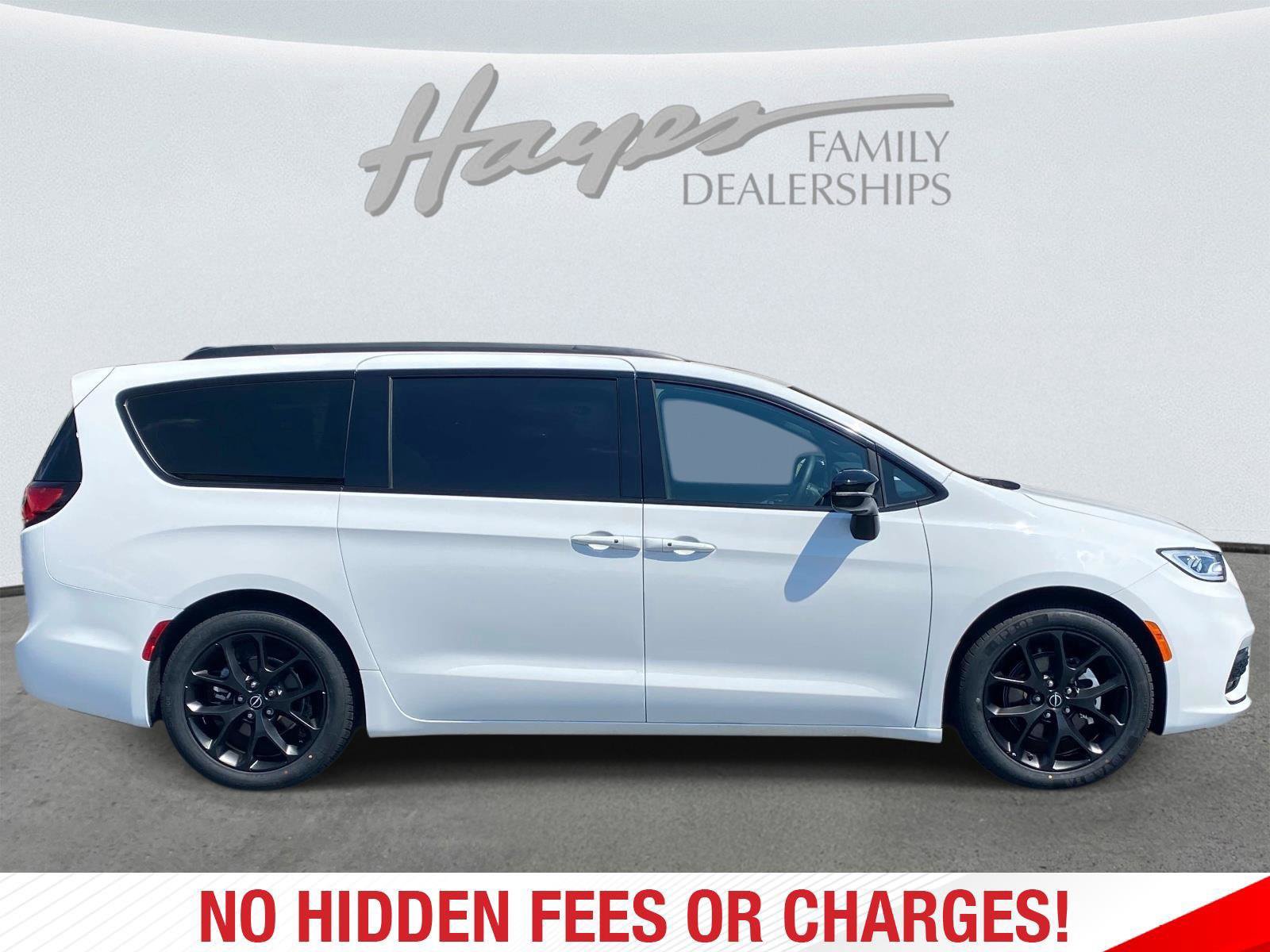 Used 2025 Chrysler Pacifica Limited FWD image 2