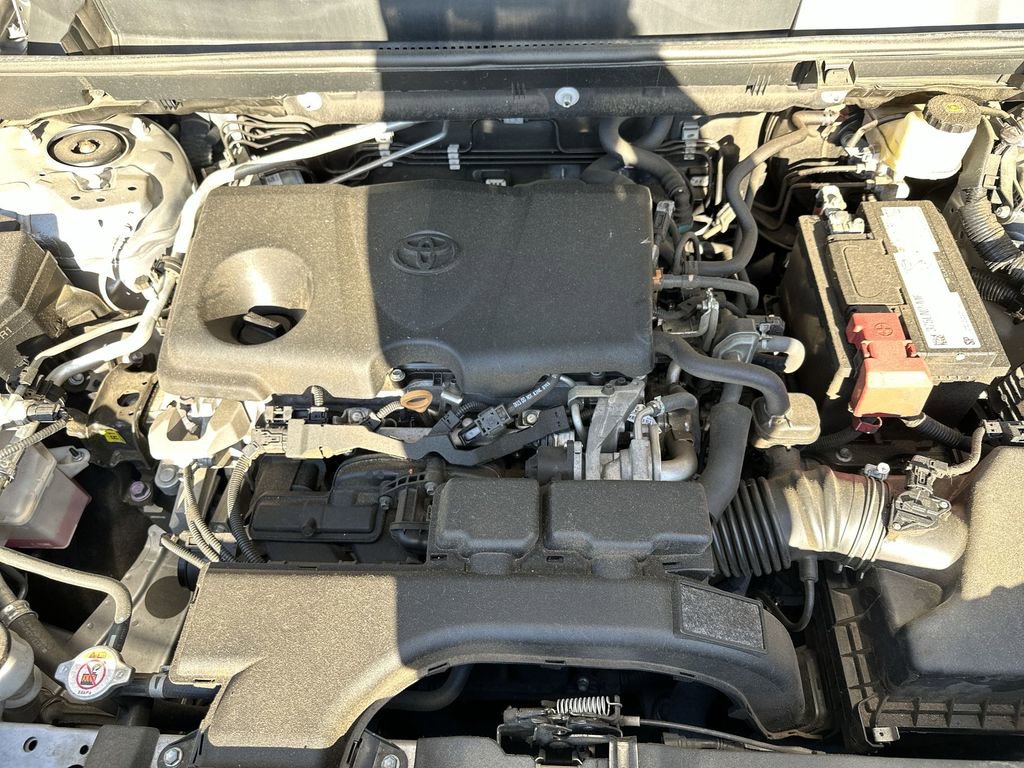 Used 2021 Toyota RAV4 LE image 18